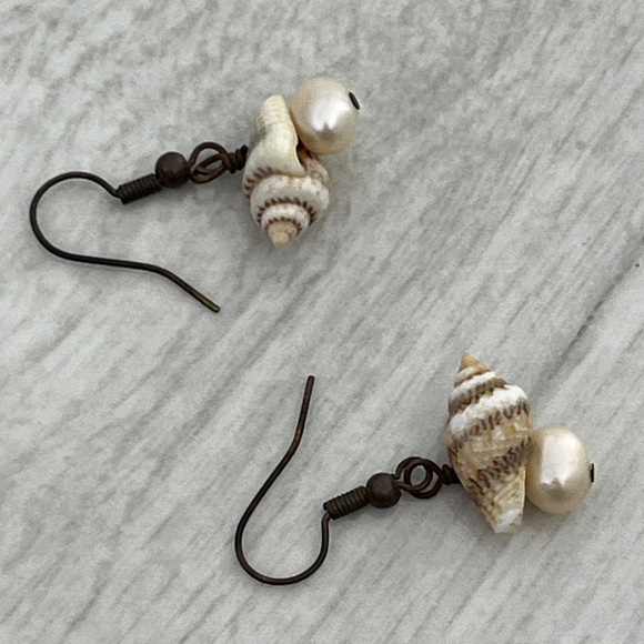 Elegant Shell and Pearl Earrings - Ready for Gift-Giving in Gold Box - Picture 11 of 11
